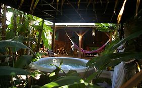 Kaz Créole Jardin et Jacuzzi Privés